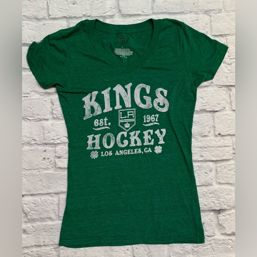 Los Angeles Kings NHL Green Graphic T Shirt Women’s